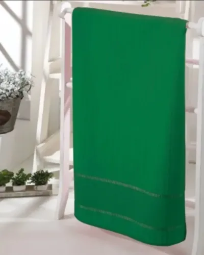 Verde escuro